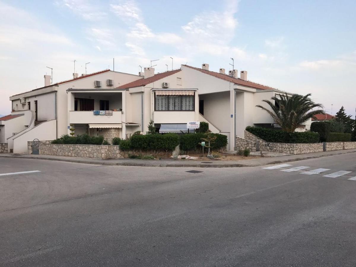 Jurisic Apartments Novalja Exterior foto